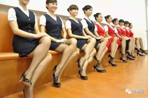 中餐網(wǎng)餐飲部服務(wù)禮儀 塑造卓越用餐體驗(yàn)的核心要素